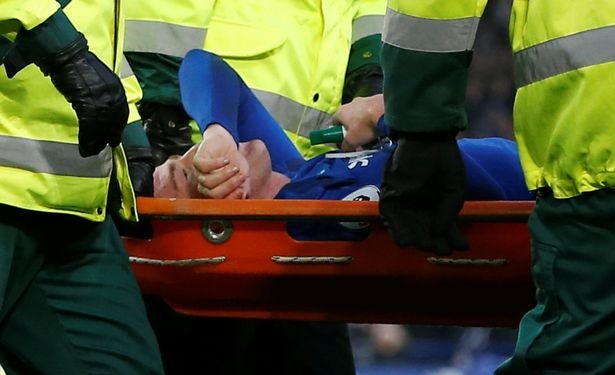Tiền vệ Everton gãy chân sau nỗ lực tắc bóng ảnh 4 Tien ve Everton gay chan sau no luc tac bong anh 4