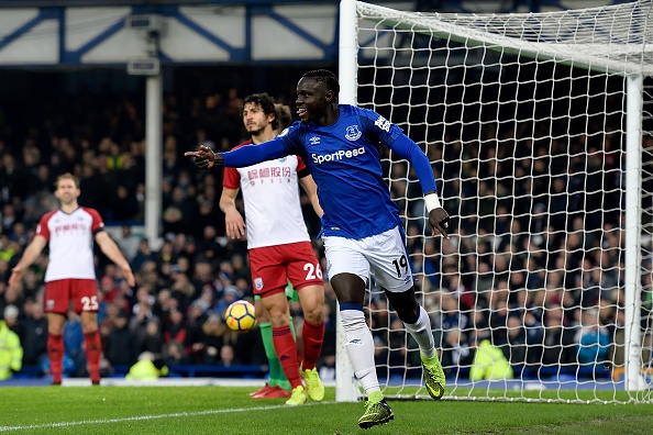 Tiền vệ Everton gãy chân sau nỗ lực tắc bóng ảnh 9 Tien ve Everton gay chan sau no luc tac bong anh 9