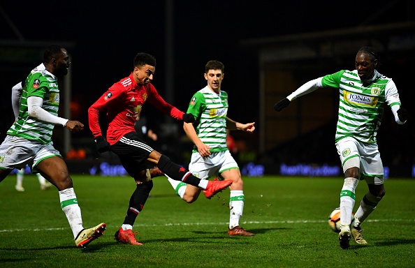 Sanchez cung dong doi gianh chien thang 4 sao tang sinh nhat Mourinho anh 11