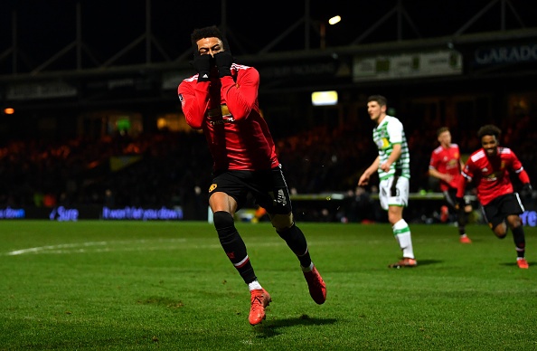 Sanchez cung dong doi gianh chien thang 4 sao tang sinh nhat Mourinho anh 12