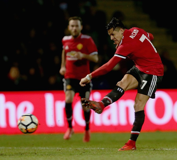 Sanchez cung dong doi gianh chien thang 4 sao tang sinh nhat Mourinho anh 4