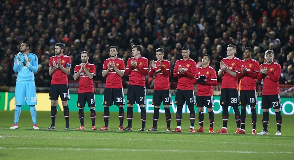 Sanchez cung dong doi gianh chien thang 4 sao tang sinh nhat Mourinho anh 2