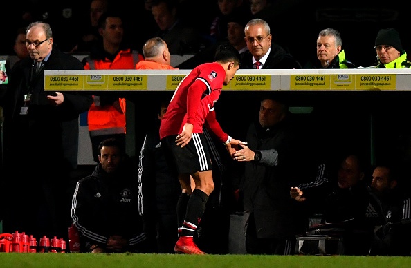 Sanchez cung dong doi gianh chien thang 4 sao tang sinh nhat Mourinho anh 10