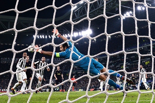 Higuain hong pen,  Juventus bi Tottenham cam hoa tren san nha anh 7