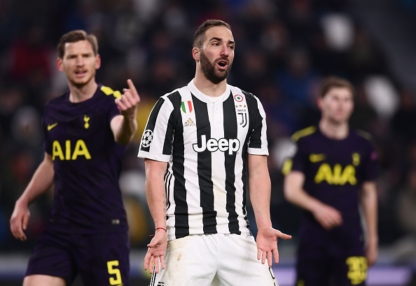 Higuain hong pen, Juventus bi Tottenham cam hoa tren san nha hinh anh