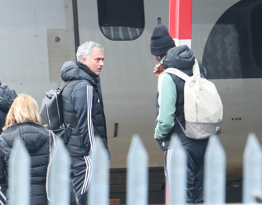 Hanh quan toi London,  dan sao MU san sang doi lai vi tri thu 2 anh 9