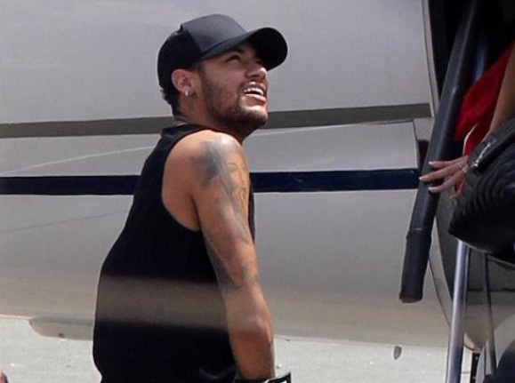 Neymar tuoi roi sau ca phau thuat thanh cong hinh anh