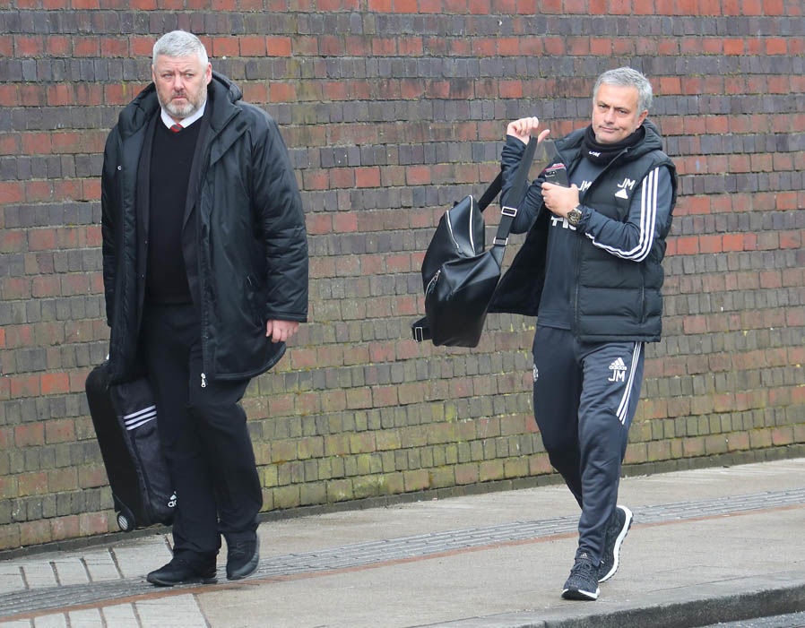 Hanh quan toi London,  dan sao MU san sang doi lai vi tri thu 2 anh 1