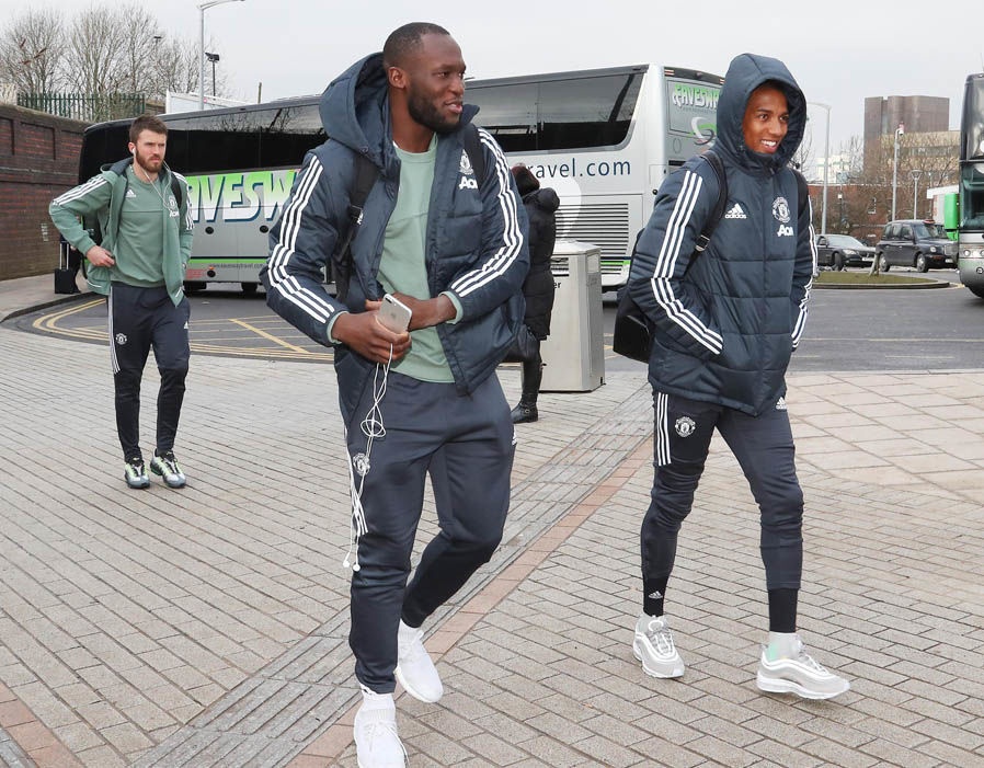 Hanh quan toi London, dan sao MU san sang doi lai vi tri thu 2 hinh anh