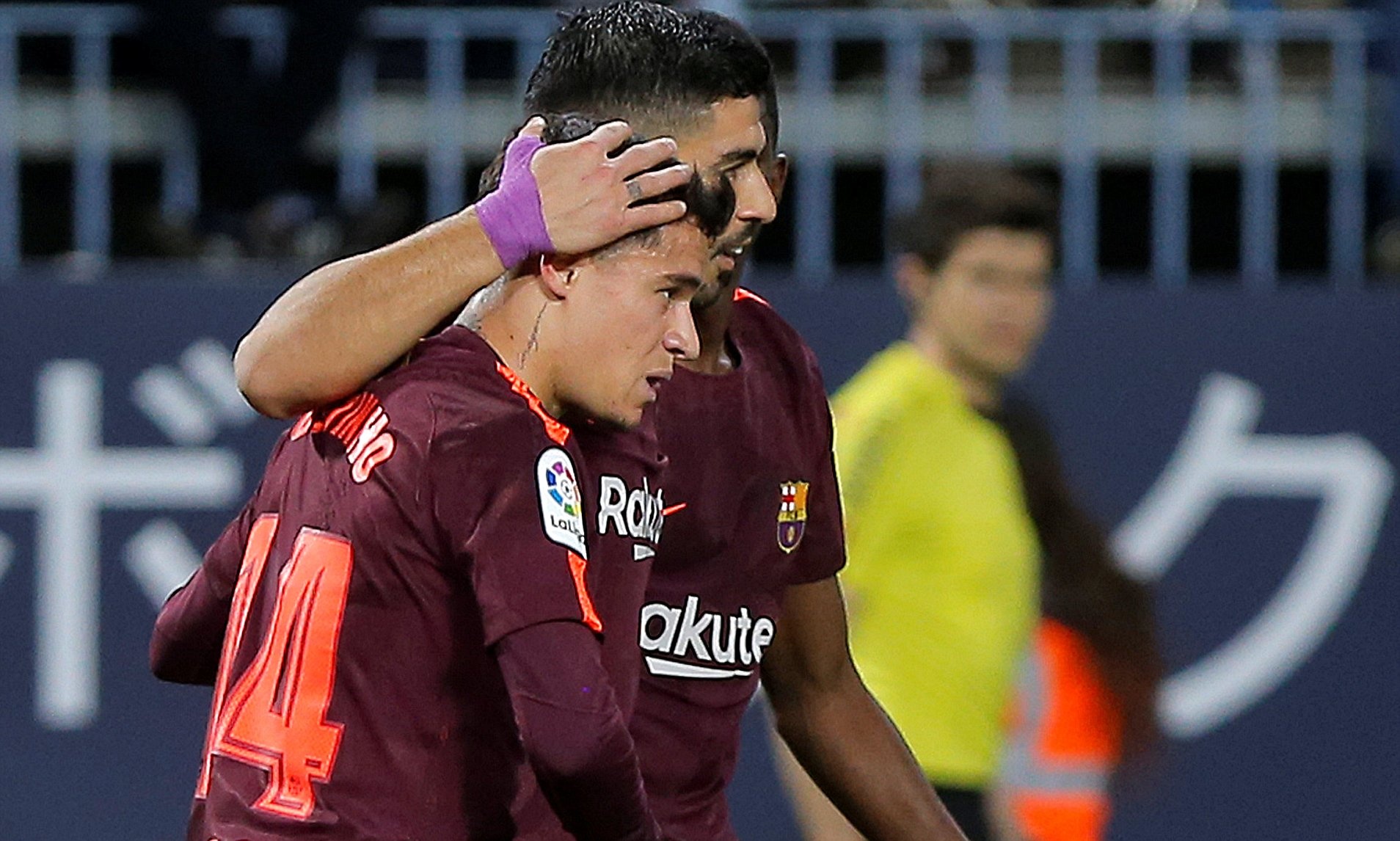 Vang Messi, Barca bay tren doi canh cua Suarez va Coutinho hinh anh