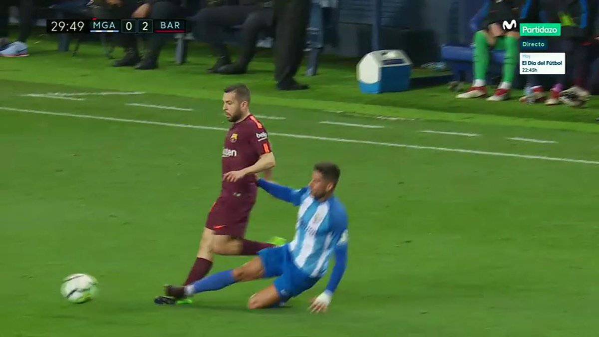 Vang Messi,  Barca bay tren doi canh cua Suarez va Coutinho anh 6