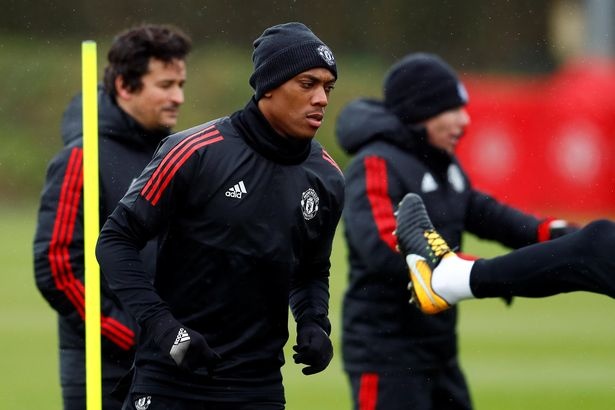 MU vang 5 tru cot trong buoi tap chuan bi dai chien Sevilla anh 2