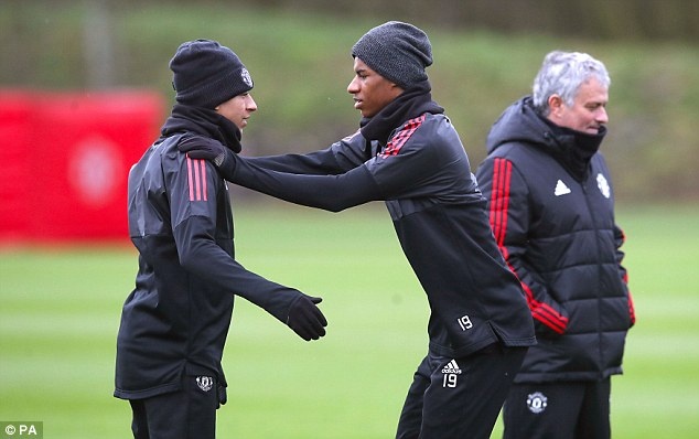 MU vang 5 tru cot trong buoi tap chuan bi dai chien Sevilla anh 8