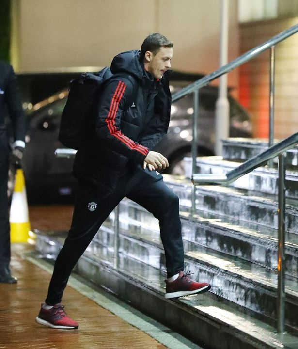 Man Utd hoi quan sau canh bao bom gan khach san Lowry anh 7