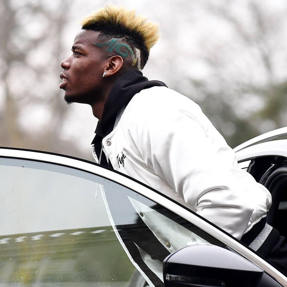 Pogba khoe kieu toc moi trong ngay hoi quan cung doi tuyen Phap anh 1