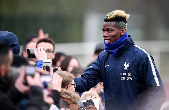 Pogba khoe kieu toc moi trong ngay hoi quan cung doi tuyen Phap hinh anh