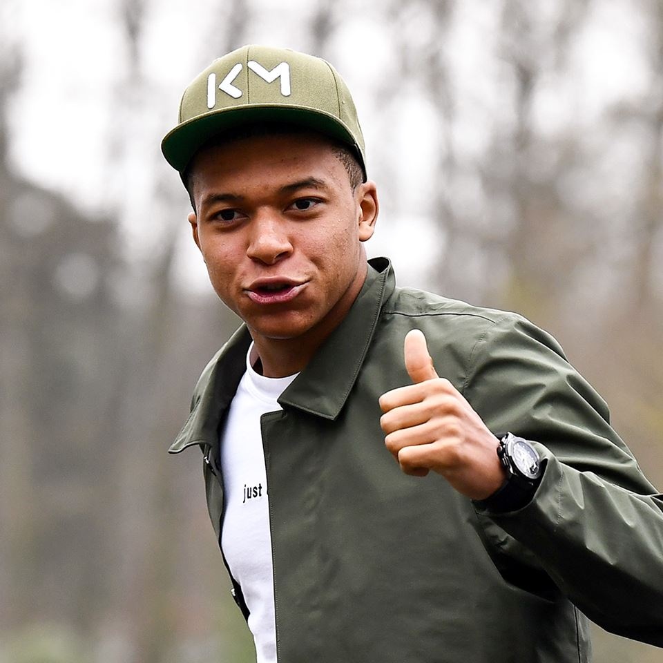 Pogba khoe kieu toc moi trong ngay hoi quan cung doi tuyen Phap anh 6