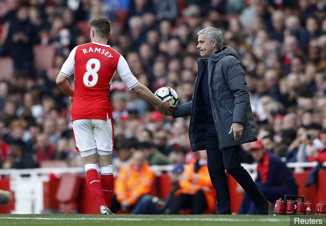 Mourinho đã có người thay Pogba, Real gán Vazquez để có Salah ảnh 1 Mourinho da co nguoi thay Pogba, Real gan Vazquez de co Salah anh 1