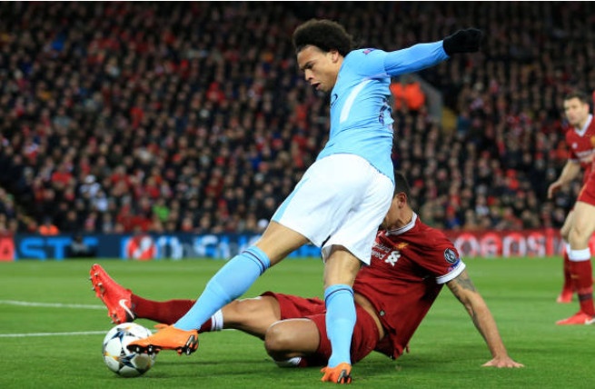 Khong Pogba va Lukaku,  Ashley Young vao doi hinh derby Manchester anh 11