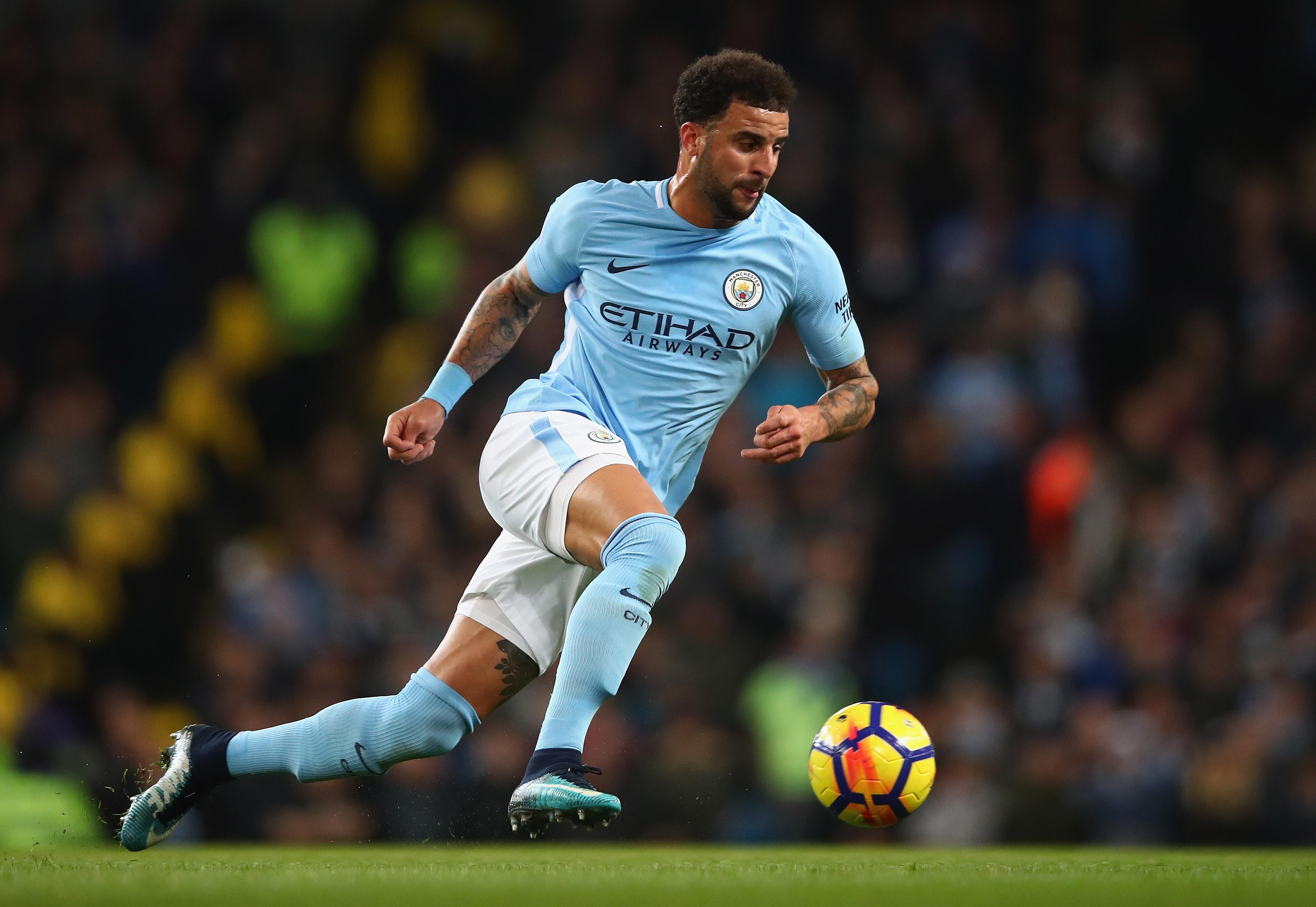 Khong Pogba va Lukaku,  Ashley Young vao doi hinh derby Manchester anh 2