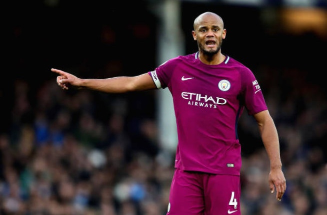 Khong Pogba va Lukaku,  Ashley Young vao doi hinh derby Manchester anh 4