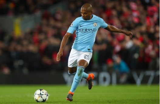 Khong Pogba va Lukaku,  Ashley Young vao doi hinh derby Manchester anh 7