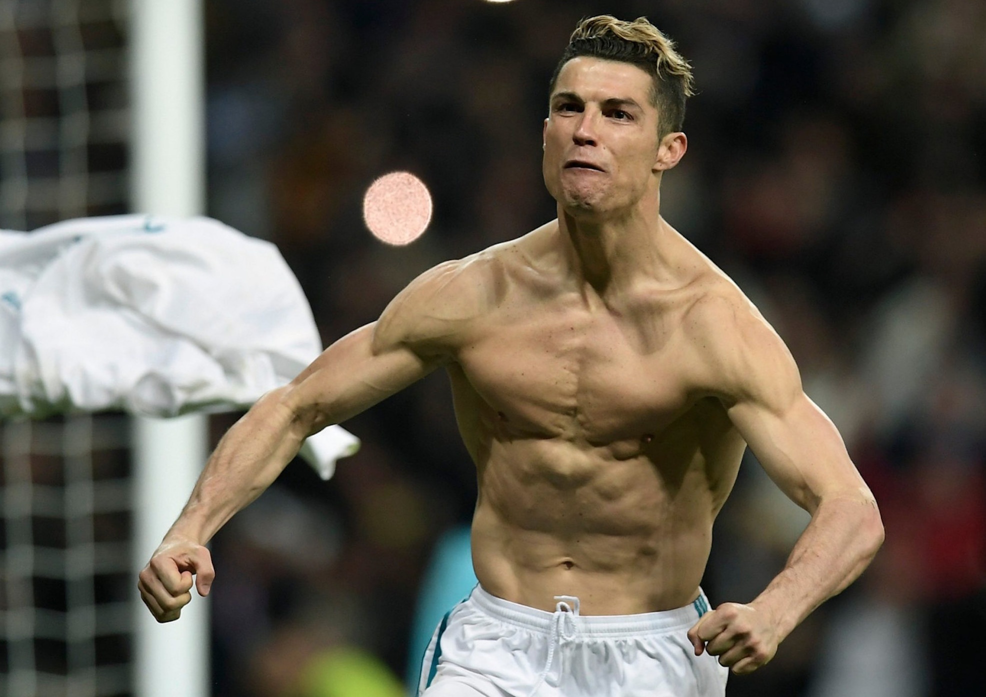 Ghi ban phut bu gio, Ronaldo lai vuot mat Messi hinh anh