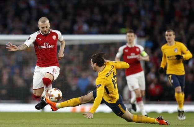 Griezmann lap cong giup 10 nguoi Atl Madrid cam hoa tren san Arsenal anh 3