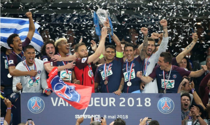 Neymar guong gao nhan cup quoc gia Phap cung dong doi anh 6