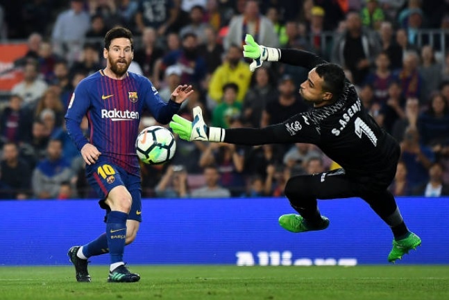 De bep Villarreal 5-1,  Barca noi dai chuoi tran bat bai tai La Liga anh 8