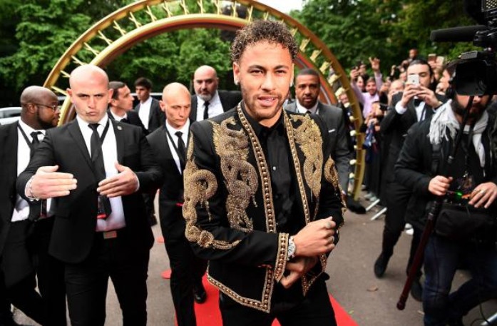 Nghi gan 3 thang,  Neymar van duoc nhan giai xuat sac nhat Ligue 1 anh 1