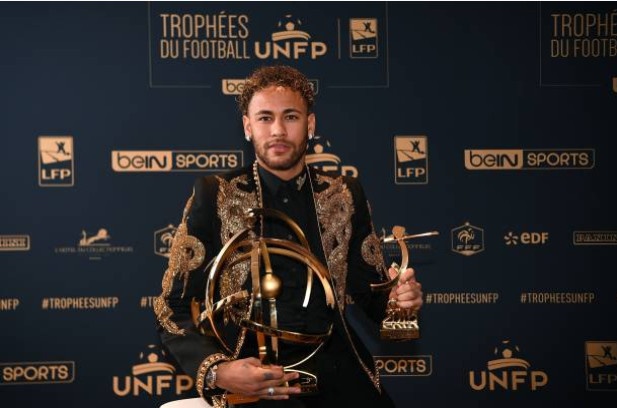 Nghi gan 3 thang, Neymar van duoc nhan giai hay nhat Ligue 1 hinh anh