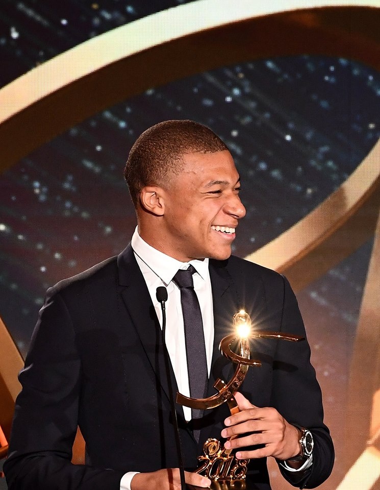 Nghi gan 3 thang,  Neymar van duoc nhan giai xuat sac nhat Ligue 1 anh 6