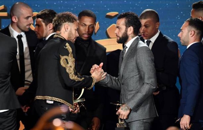 Nghi gan 3 thang,  Neymar van duoc nhan giai xuat sac nhat Ligue 1 anh 9