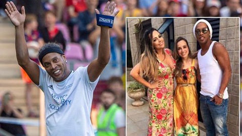 Ronaldinho cùng lúc kết hôn với 2 người phụ nữ ảnh 1 Ronaldinho cung luc ket hon voi 2 nguoi phu nu anh 1