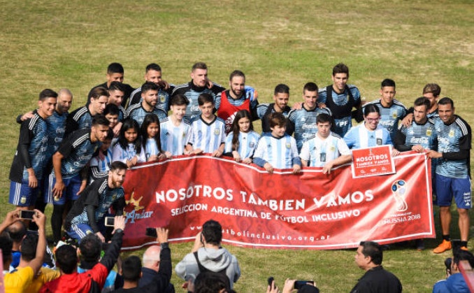 CDV toi kin san xem Messi cung dong doi luyen tap anh 14