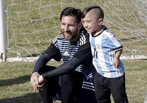 CDV den kin san xem Messi cung dong doi luyen tap hinh anh