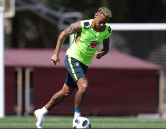 Neymar tich cuc luyen tap sut phat hinh anh