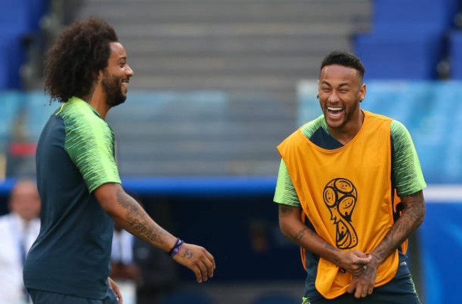 Neymar doi kieu toc truoc tran sinh tu voi Mexico anh 5