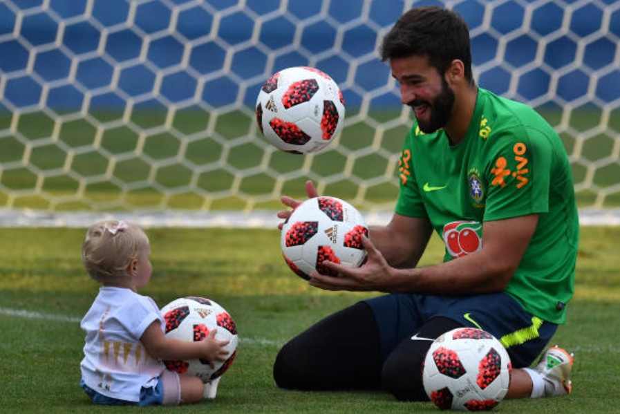 Dan sao Brazil vo tu dua con toi san tap truoc tran sinh tu voi Bi anh 5