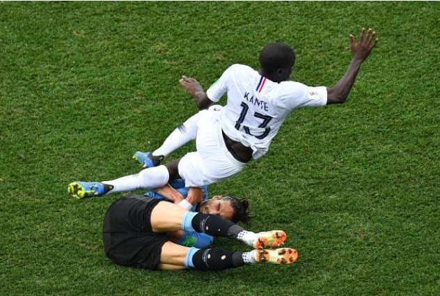 Cham diem Uruguay 0-2 Phap: Than may man giup Griezmann toa sang anh 6