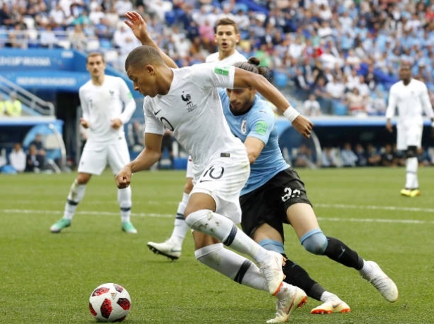 Cham diem Uruguay 0-2 Phap: Than may man giup Griezmann toa sang anh 9