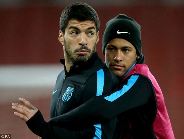 Neymar yeu cau PSG ban Cavani mua Suarez? hinh anh