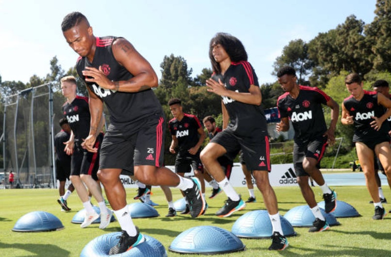 Mourinho ra mat tro ly moi trong chuyen du dau tren dat My anh 5