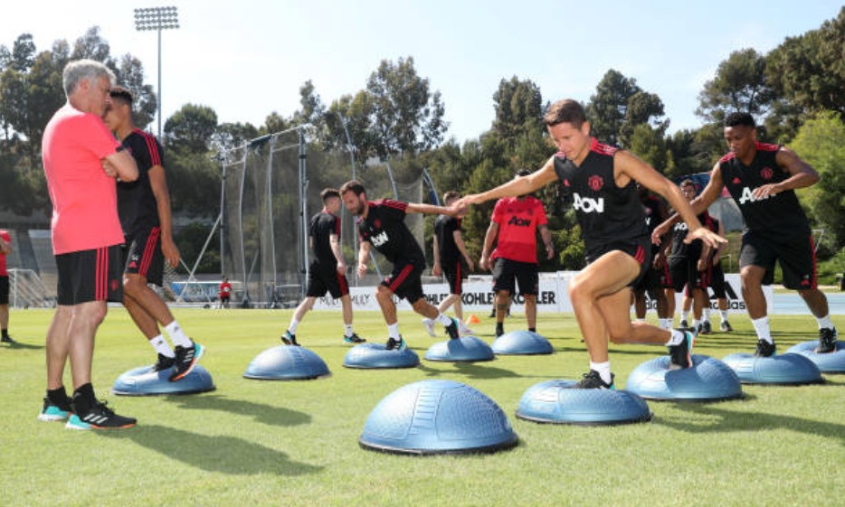 Mourinho ra mat tro ly moi trong chuyen du dau tren dat My anh 6