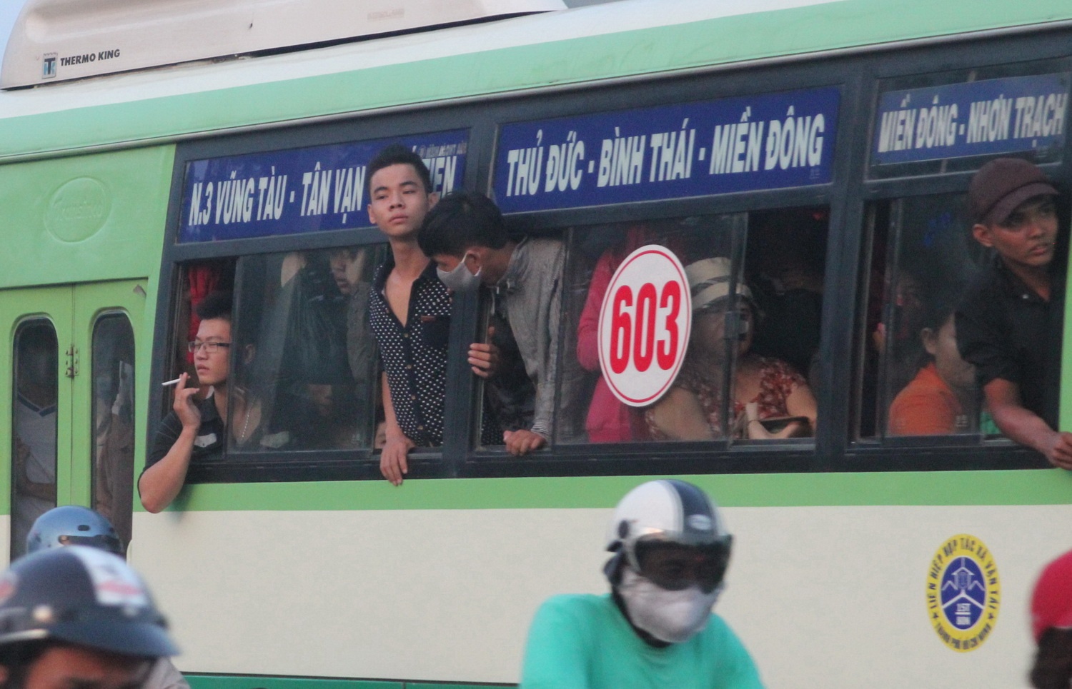 Khach xe buyt bi nhoi sau 2/9 o Sai Gon hinh anh