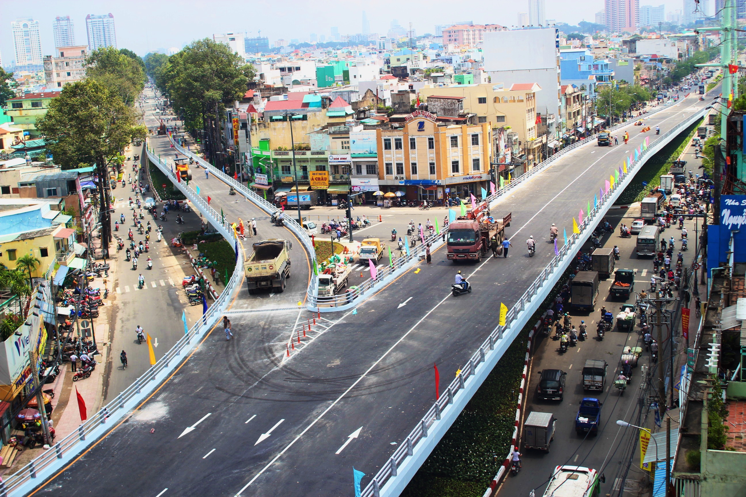 Cau vuot chu Y doc nhat Viet Nam truoc gio khanh thanh hinh anh