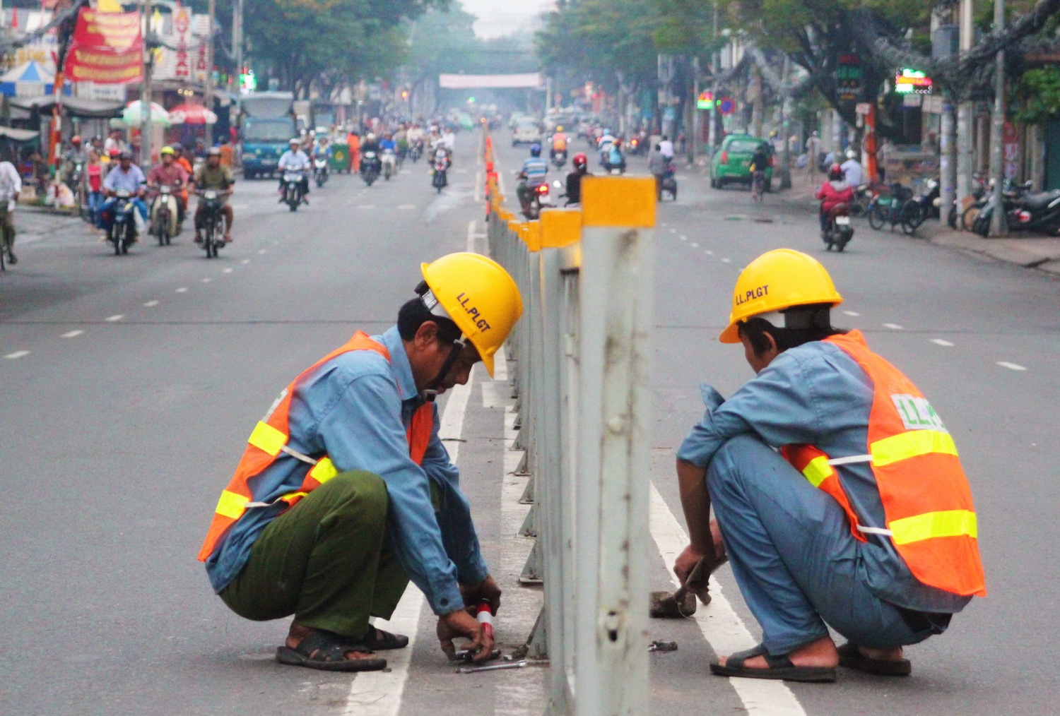 Dong cua cay cau thu 2 tren kenh Nhieu Loc - Thi Nghe hinh anh