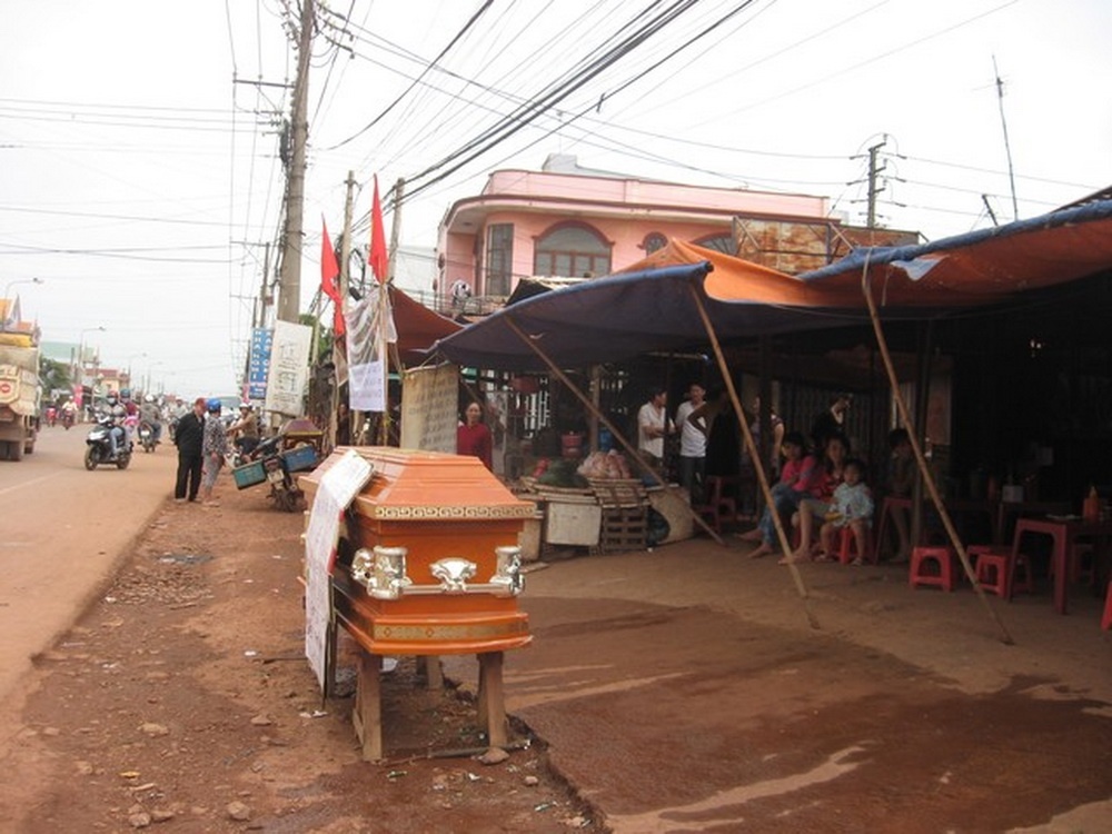 Tieu thuong trung quan tai truoc cho phan doi giai toa hinh anh