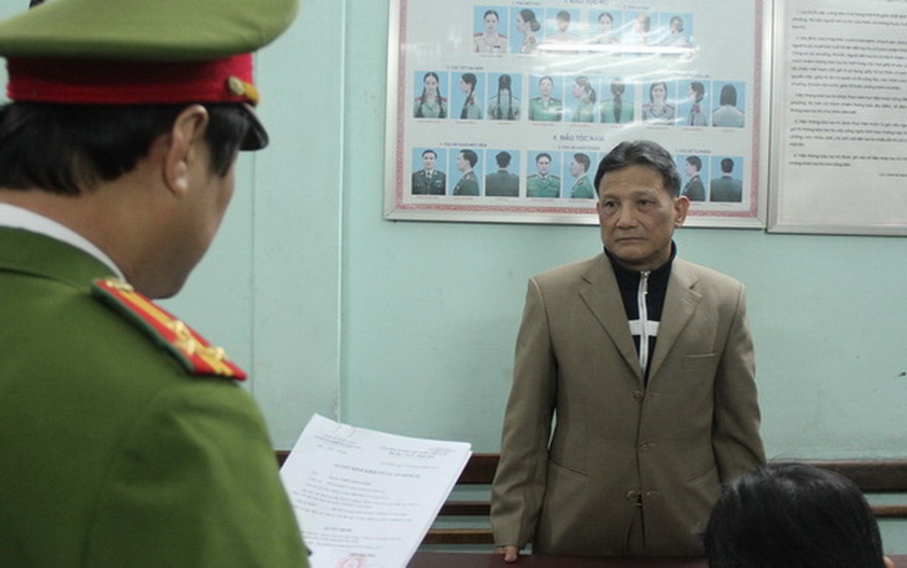 Bat nguyen tong giam doc cong ty o to so 6 hinh anh